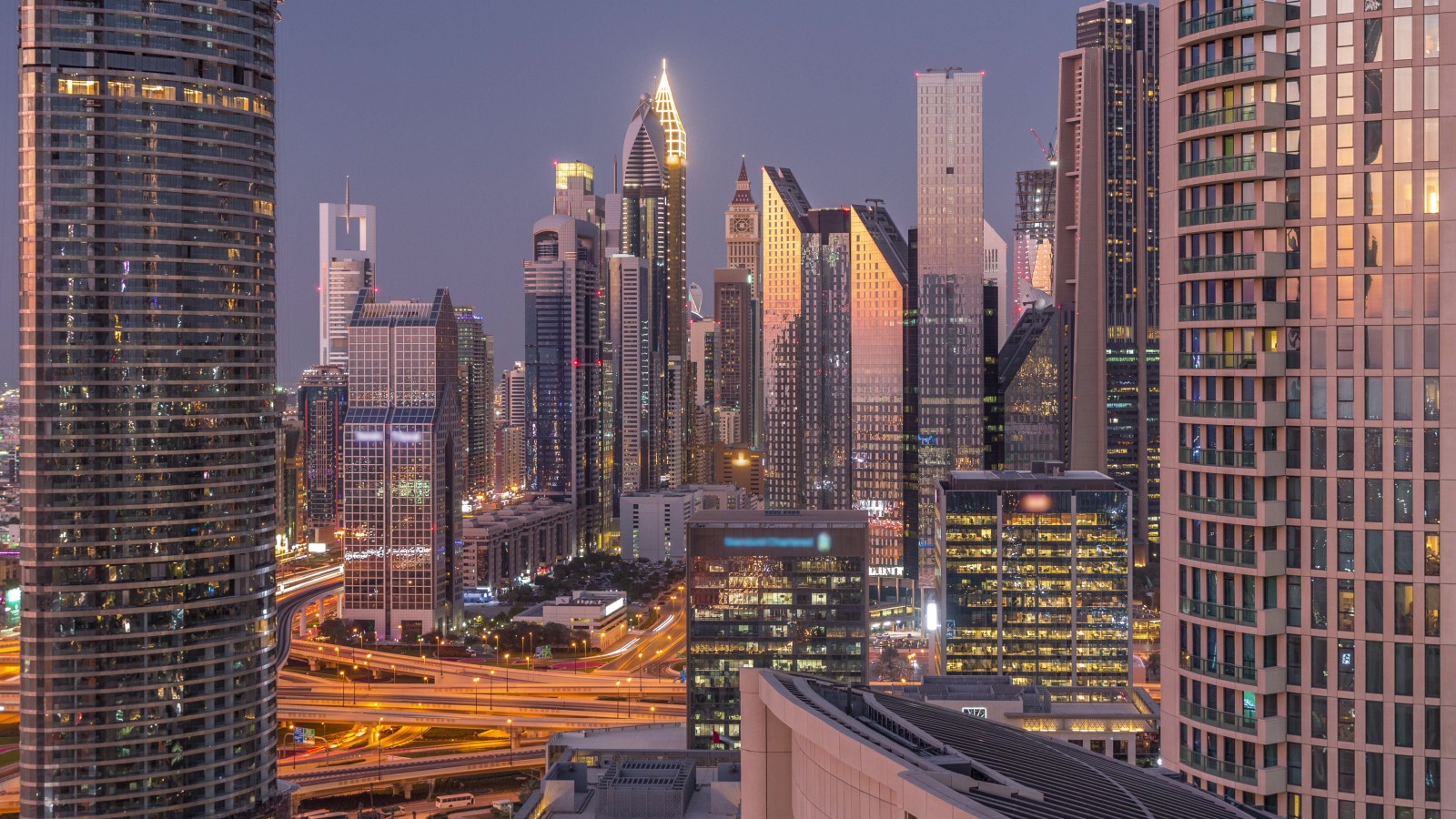 Upscale Hotel Apartment Tower in Dubai