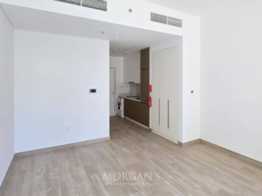 Modern Studio | Urban Luxury | Prime Location-2