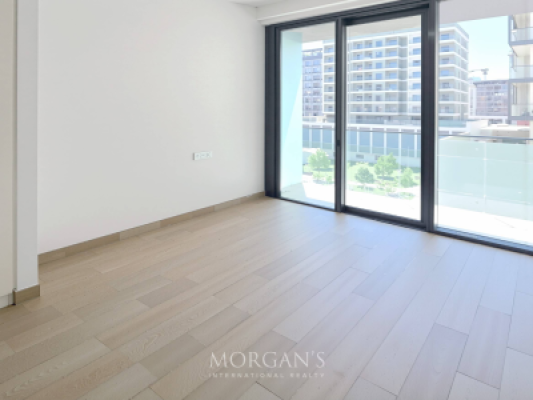 Modern Studio | Urban Luxury | Prime Location-3