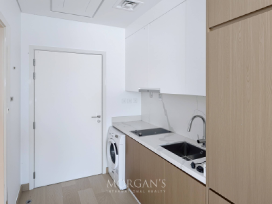 Modern Studio | Urban Luxury | Prime Location-4