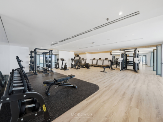 Modern Studio | Urban Luxury | Prime Location-8