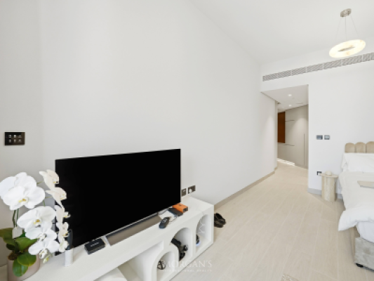 Studio | Prime Location | Great Views-6