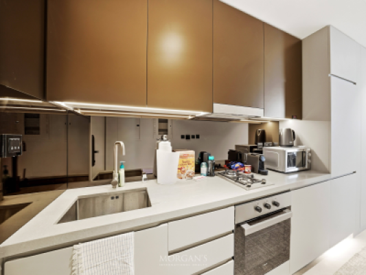 Studio | Prime Location | Great Views-7
