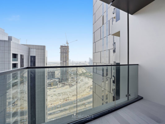 Studio | Prime Location | Great Views-11