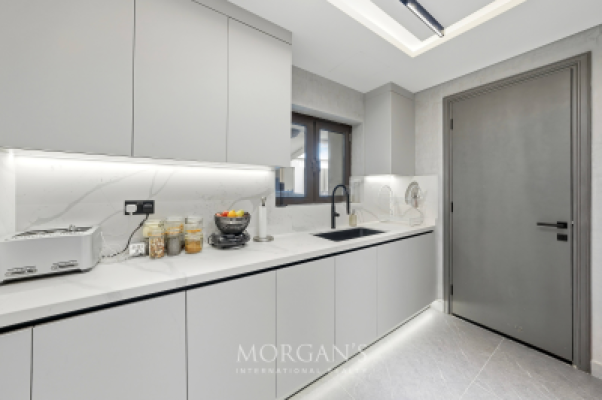 Premium Layout | 2 BR unit | Prime Location-9
