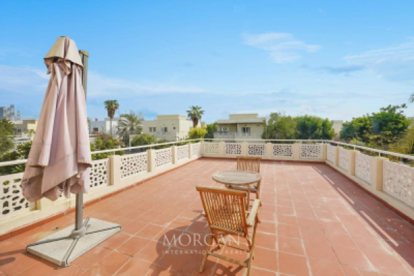 Exceptional 3 BR Villa with Great Views-11