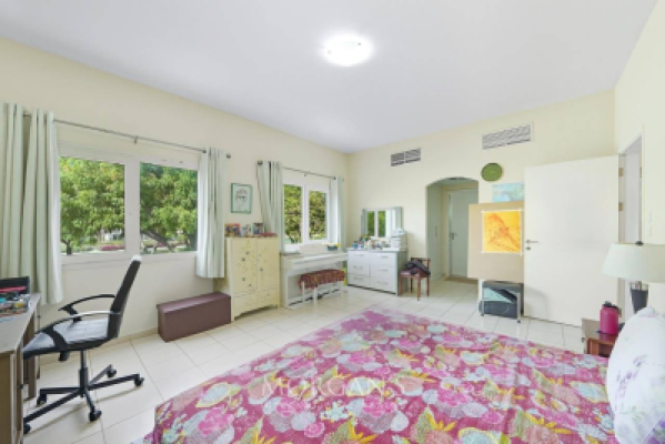 Exceptional 3 BR Villa with Great Views-14