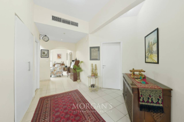 Exceptional 3 BR Villa with Great Views-4