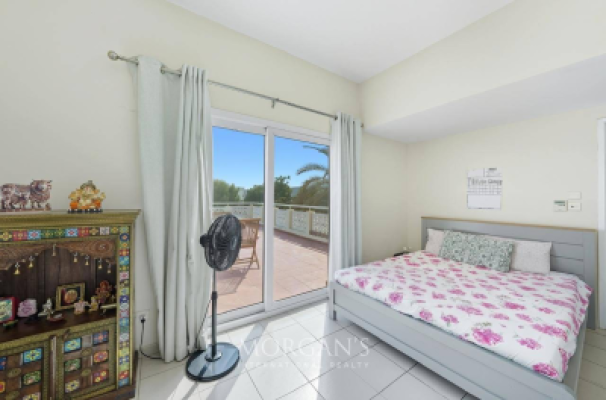 Exceptional 3 BR Villa with Great Views-10