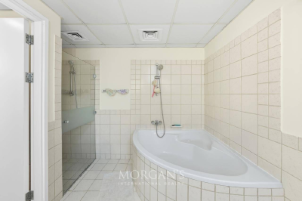 Exceptional 3 BR Villa with Great Views-15