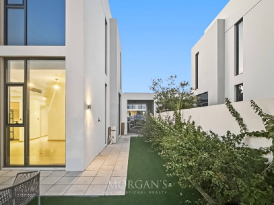 4BR Villa | Spacious Layout | With Garden-17