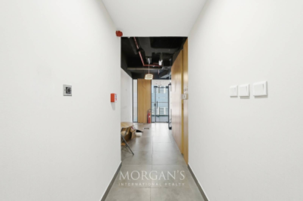 Prime Location | Close to Metro | Vacant-12