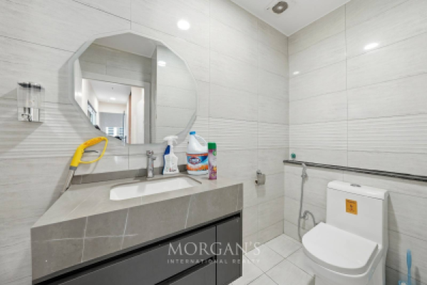 Prime Location | Close to Metro | Vacant-14