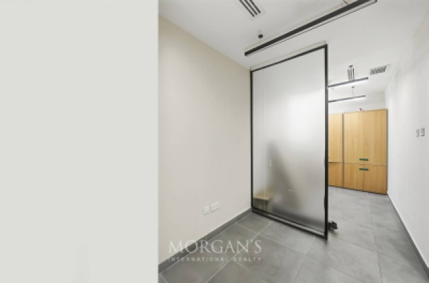 Prime Location | Close to Metro | Vacant-4
