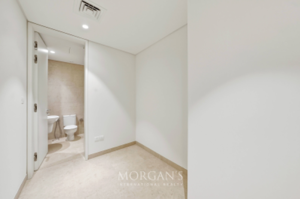 Full Canal View  | Large Layout + Maids Room-15