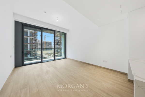 Brand new | Ready to Move-in | Balcony  -2