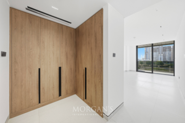 Spacious 1BR +Storage | Vacant | Burj View-9