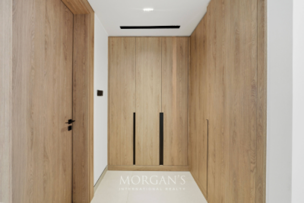 Spacious 1BR +Storage | Vacant | Burj View-10