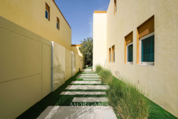 Spacious Plot | Fully Upgraded | 3 BR Villa-25