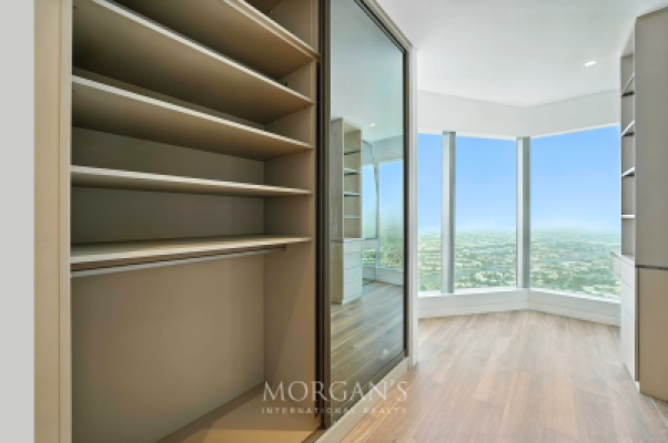 360 Views | Upgraded  Unit | Luxurious Layout-11