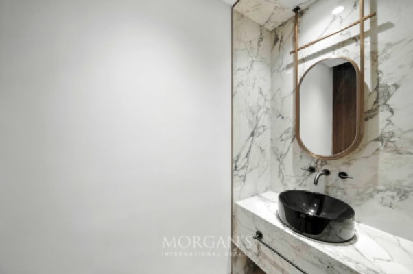 360 Views | Upgraded  Unit | Luxurious Layout-15