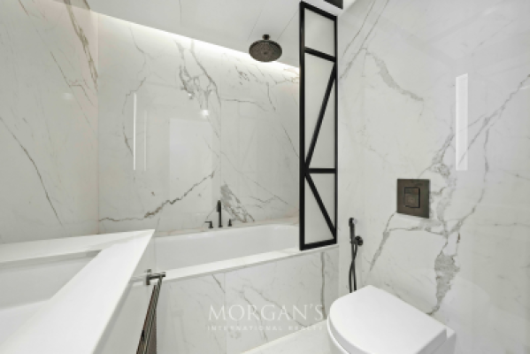 360 Views | Upgraded  Unit | Luxurious Layout-19