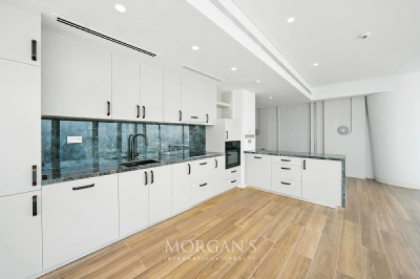 360 Views | Upgraded  Unit | Luxurious Layout-7