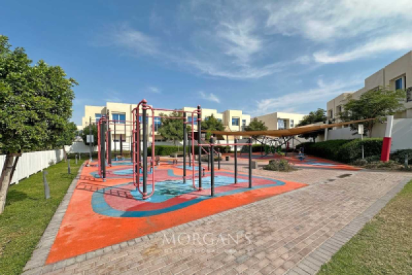 Spacious 3 BR Villa | Vacant | Prime Location-27