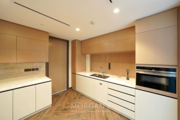Elegant 2BR | Spacious Layout | Burj View-12