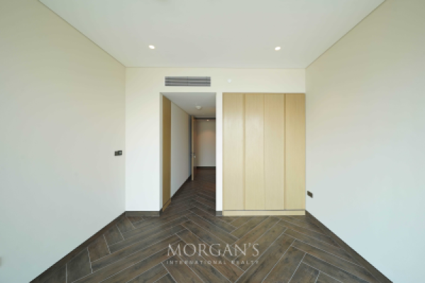 Elegant 2BR | Spacious Layout | Burj View-9