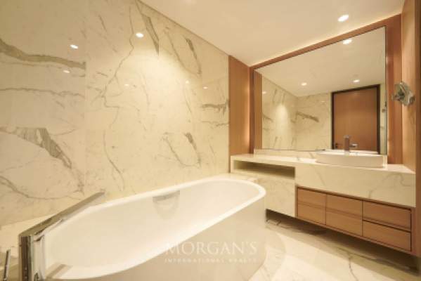 Elegant 2BR | Spacious Layout | Burj View-14