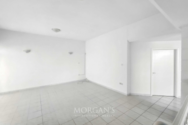 Spacious 4BR Villa | Umm Suqeim | Unfurnished-11