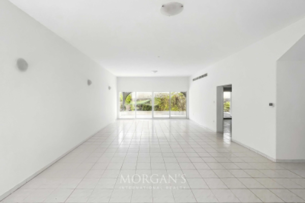 Spacious 4BR Villa | Umm Suqeim | Unfurnished-3
