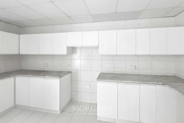 Spacious 4BR Villa | Umm Suqeim | Unfurnished-8
