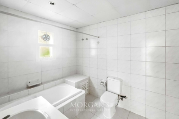 Spacious 4BR Villa | Umm Suqeim | Unfurnished-16