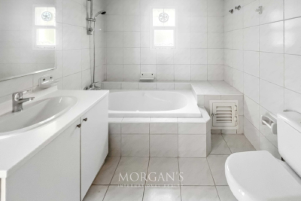 Spacious 4BR Villa | Umm Suqeim | Unfurnished-17