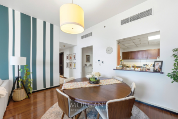 Luxury 2BR + Maid | Green Lakes | Prime Location-2