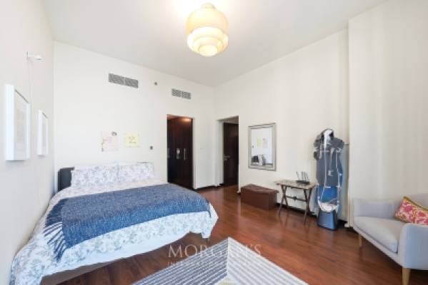 Luxury 2BR + Maid | Green Lakes | Prime Location-12