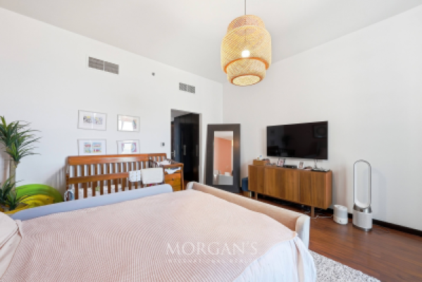 Luxury 2BR + Maid | Green Lakes | Prime Location-15