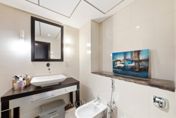 Luxury 2BR + Maid | Green Lakes | Prime Location-18