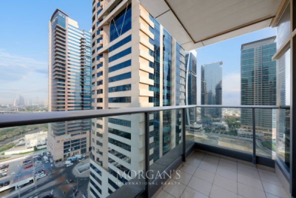 Luxury 2BR + Maid | Green Lakes | Prime Location-20