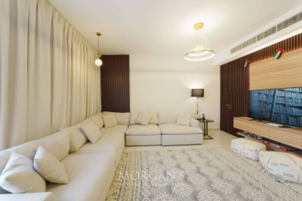 Elegant 3BR Villa in Madinat Hind 4-4