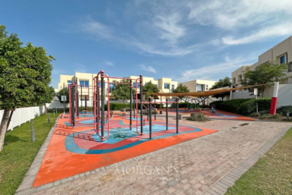 Elegant 3BR Villa in Madinat Hind 4-25