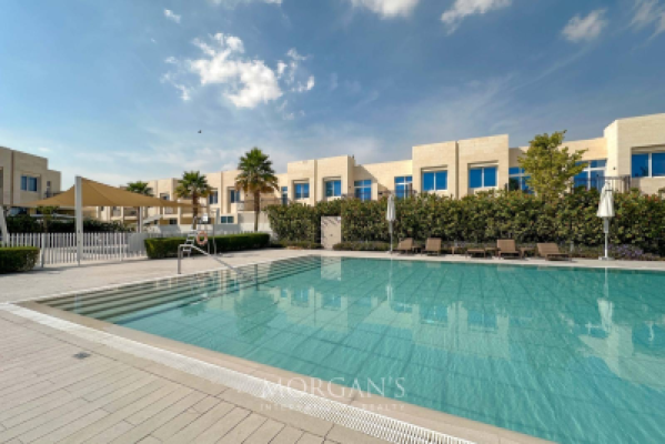 Elegant 3BR Villa in Madinat Hind 4-26