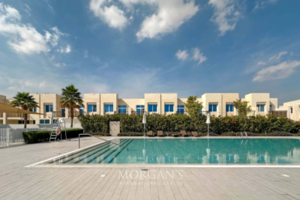 Elegant 3BR Villa in Madinat Hind 4-27