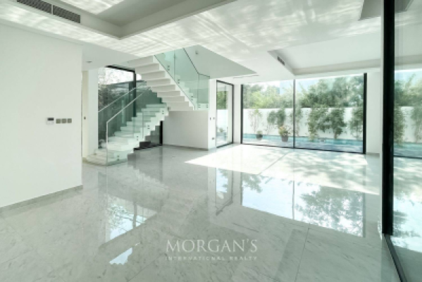 5BR Villa | Modern Luxury | Lake View-2