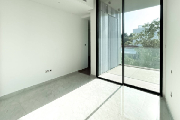 5BR Villa | Modern Luxury | Lake View-13