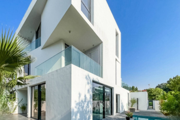 5BR Villa | Modern Luxury | Lake View-16