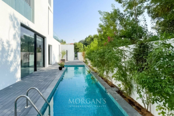 5BR Villa | Modern Luxury | Lake View-17
