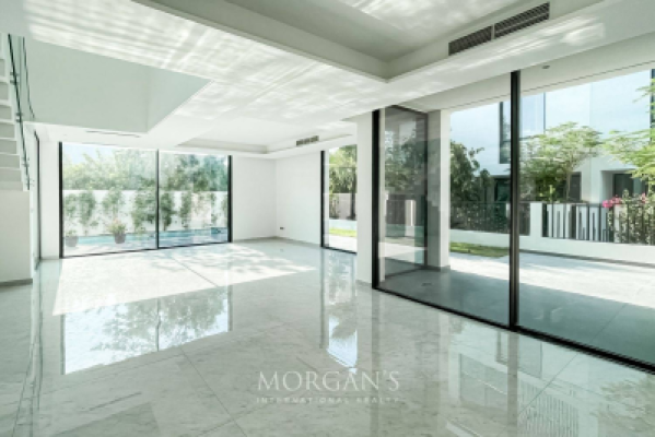 5BR Villa | Modern Luxury | Lake View-3